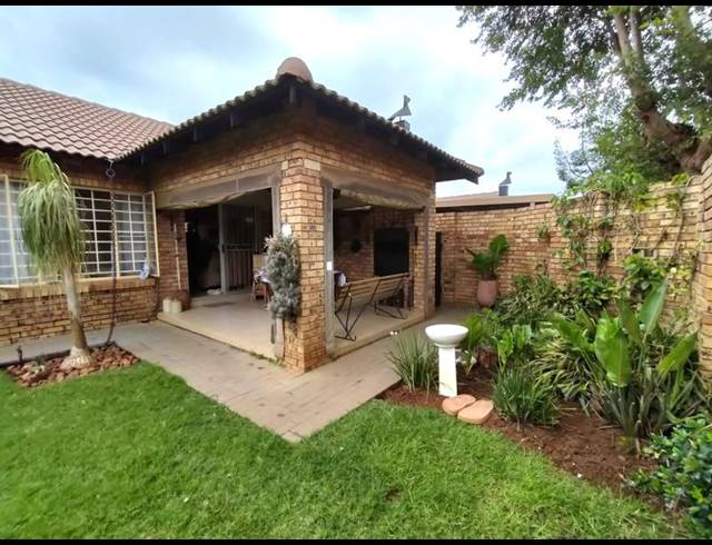 2 BEDROOM TOWNHOUSE FOR SALE IN ANNLIN